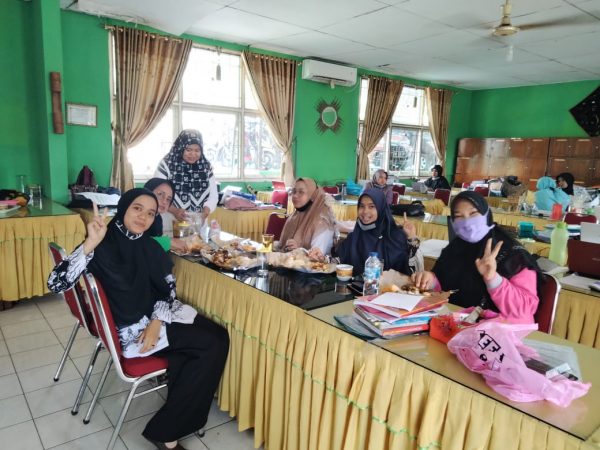 KEGIATAN MAKAN BERSAMA