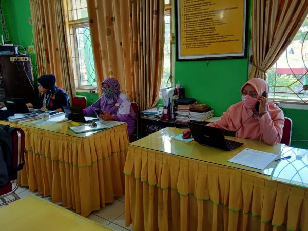 Pemantauan pelaksanaan ujian PTS dan ujian susulan siswa kelasX, XI dan XII