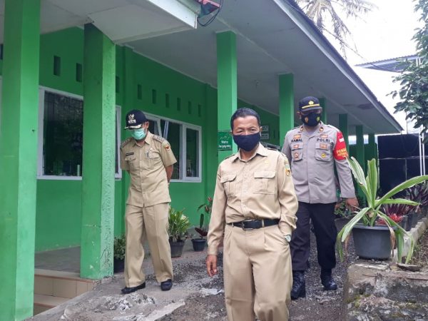 Pemantauan PBM tatap muka dari satgas covid kecamatan pariangan..