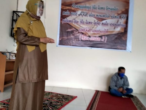 Penyerahan dana BAZ kepada siswa sebanyak 16 orang dan 4 orang bea siswa hibbah raja wali