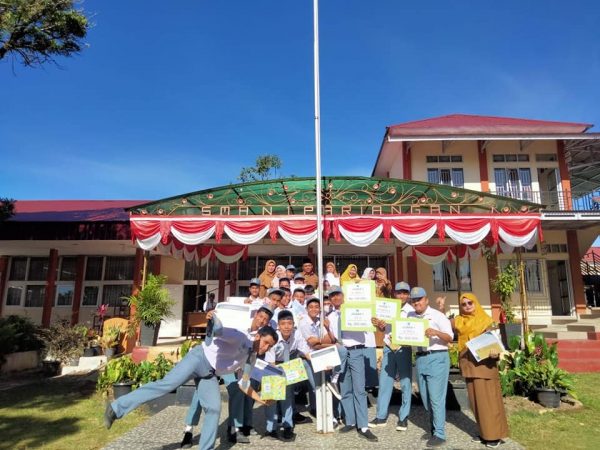 Penyerahan hadiah dan piagam pemenang lomba dalam rangka memperingati HUT RI ke-77 #Senin, 22 Agustus 2022